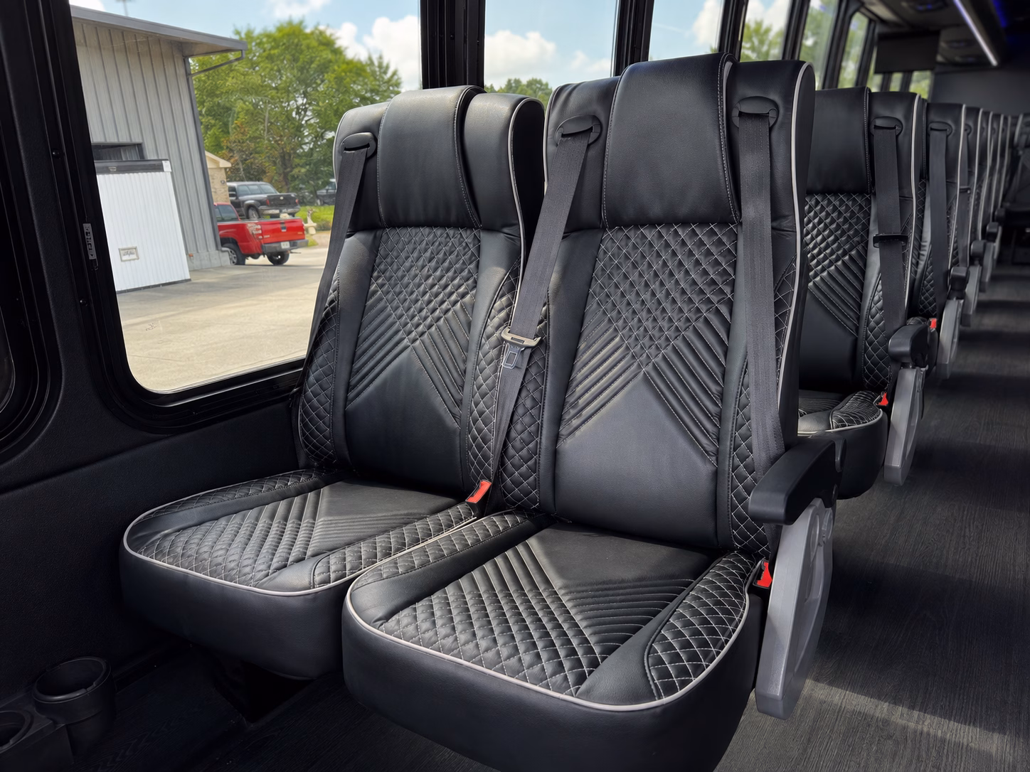 shuttle services for airline crews and airport staff in vancouver